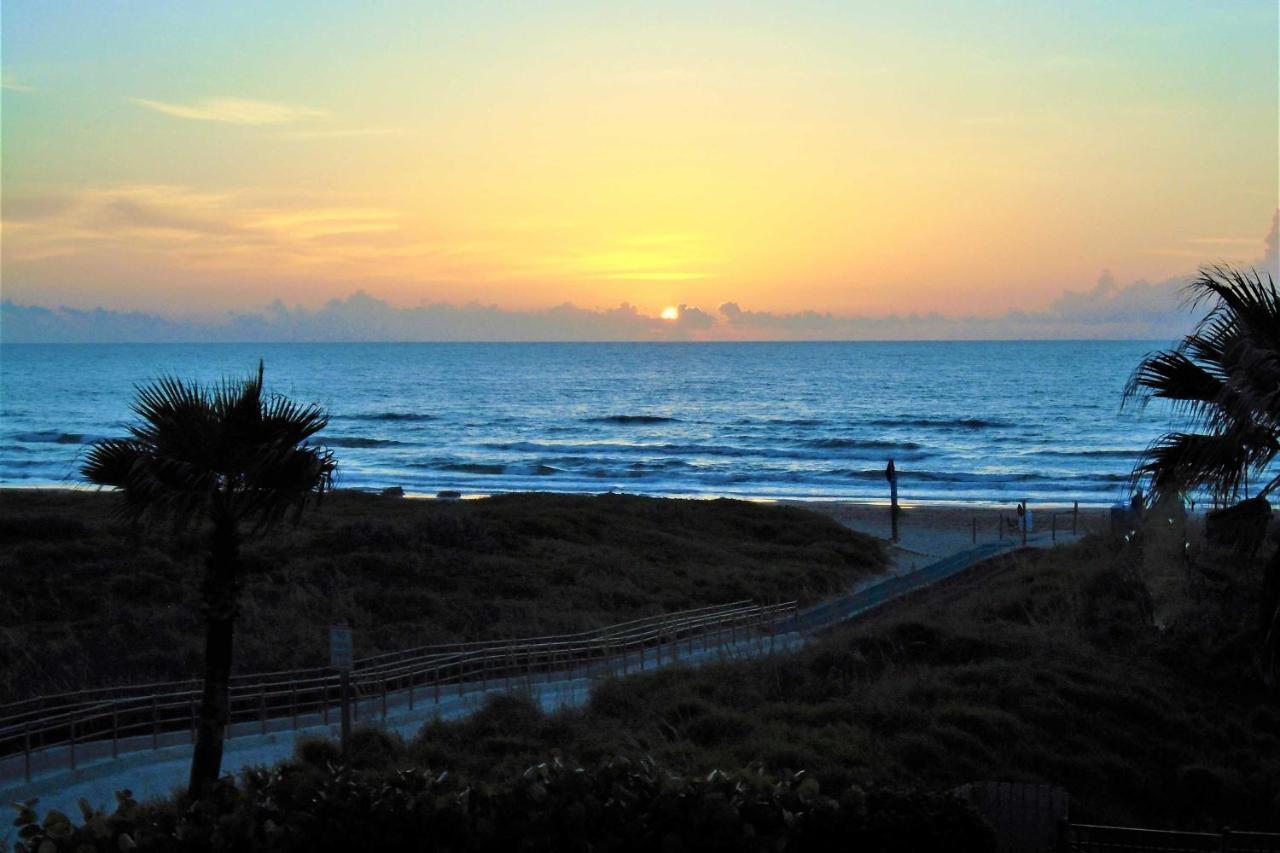 Sunny Oceanfront Condo On South Padre Island Beach Екстериор снимка